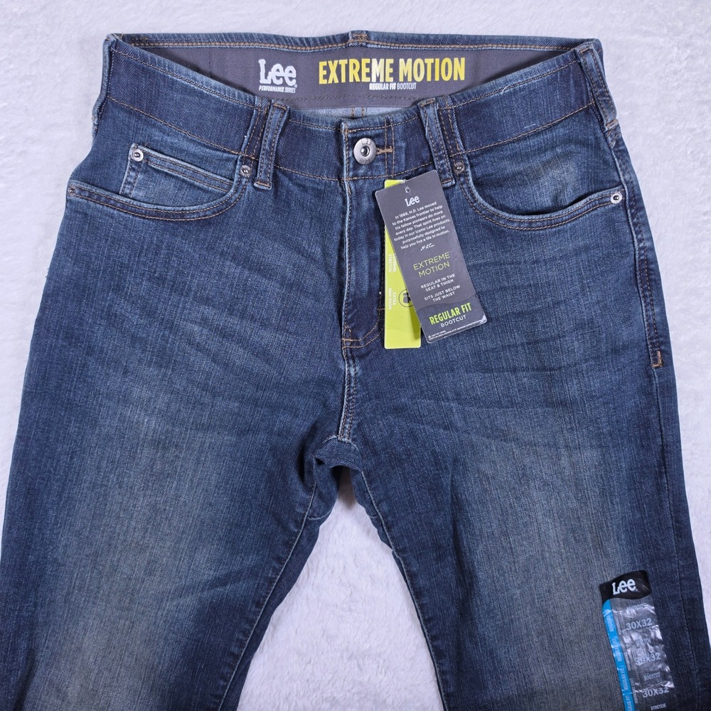 NEW Lee Extreme Motion Regular Fit Bootcut Mens 30x32 Blue Stretch Jeans 2015137
